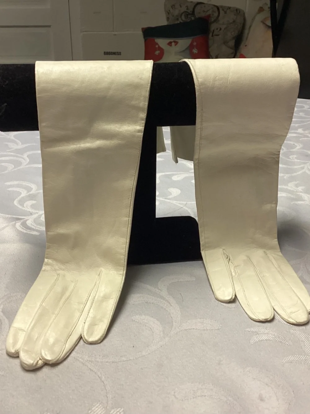 White LEATHER OPERA GLOVES. VINTAGE PERFECTION OMG ❣️❣️❣️❣️❣️